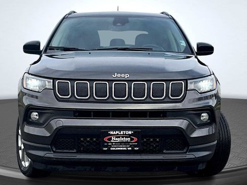 Used 2022 Jeep Compass Latitude image 3