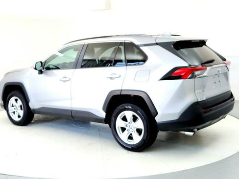 Used 2021 Toyota RAV4 LE w/ Carpet Mat Package (TMS) AWD/4WD image 4