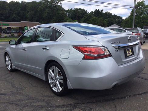Used 2015 Nissan Altima 3.5 SL FWD image 10