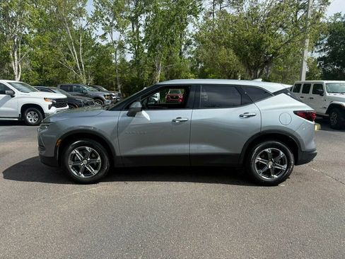 Used 2025 Chevrolet Blazer LT FWD image 2