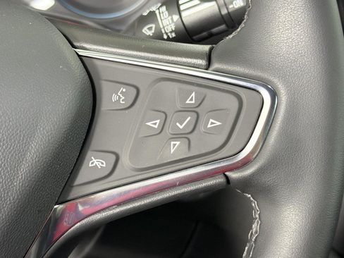 Used 2024 Chevrolet Equinox LT FWD image 25