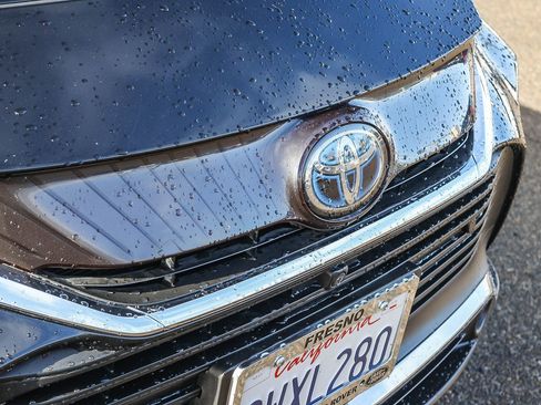 Used 2021 Toyota Venza Limited w/ Advanced Technology Package image 16