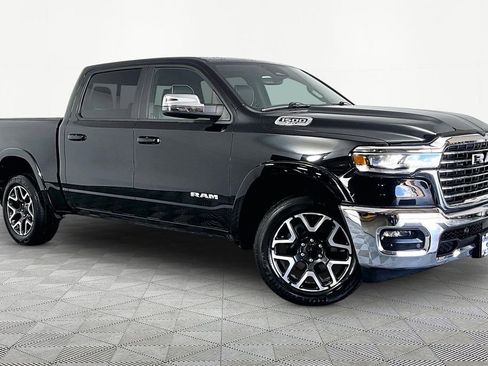 Used 2025 RAM 1500 Laramie AWD/4WD image 1