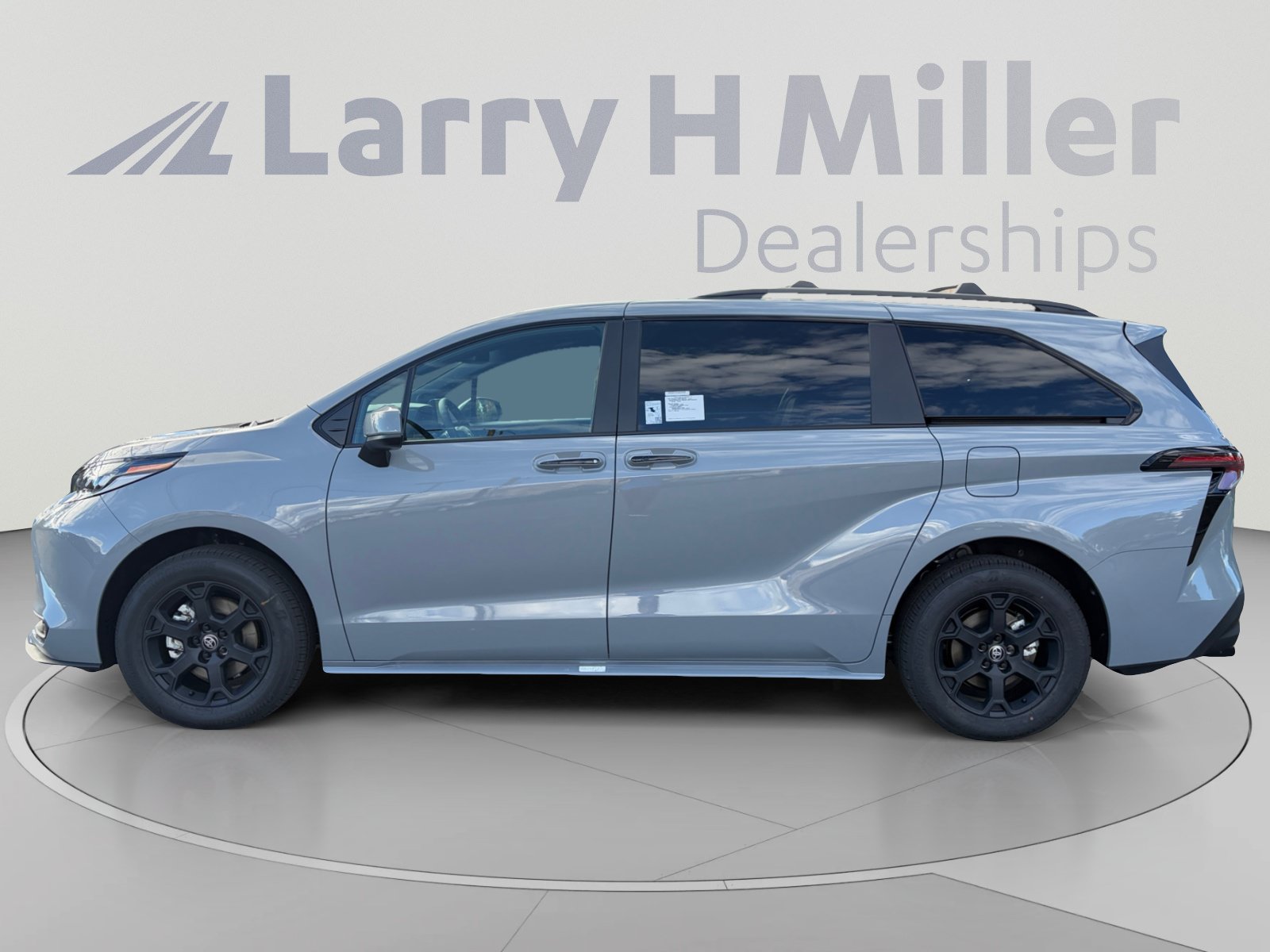 New 2026 Toyota Sienna XLE Woodland Edition AWD/4WD image 2