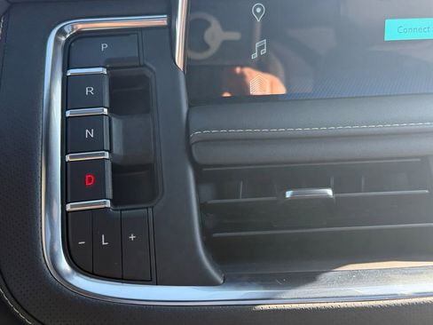 Used 2024 Chevrolet Suburban Premier image 23