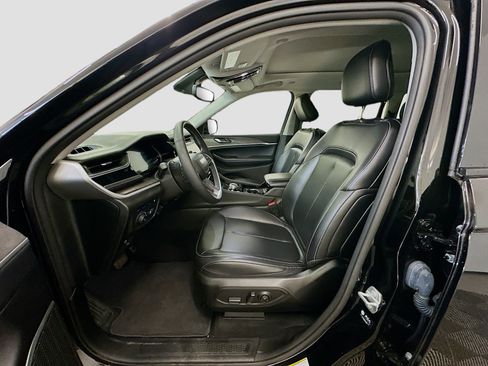 Used 2023 Jeep Grand Cherokee 4WD 4xe image 13