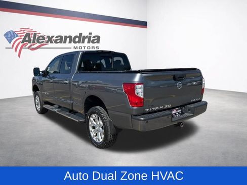 Used 2018 Nissan Titan SV w/ SV Convenience Package AWD/4WD image 8