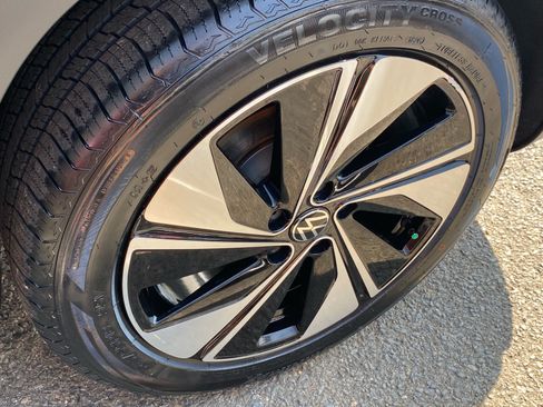 Used 2024 Volkswagen Taos SE AWD/4WD image 19