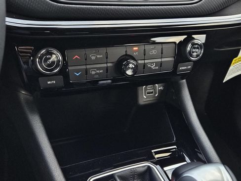 New 2026 Jeep Compass Latitude AWD/4WD image 20