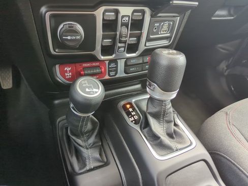 Used 2024 Jeep Wrangler Unlimited Rubicon AWD/4WD image 7