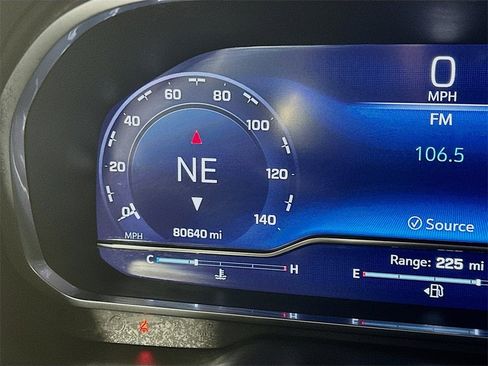 Used 2023 Chevrolet Suburban Premier image 15