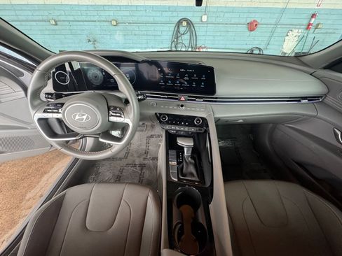 Used 2025 Hyundai Elantra SEL image 33