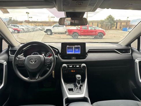 Used 2021 Toyota RAV4 LE image 32