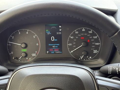 Used 2025 Toyota Corolla SE image 17