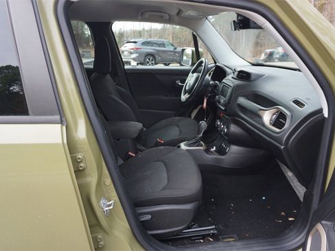 Used 2015 Jeep Renegade Latitude image 12