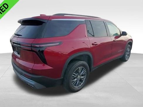 Used 2024 Chevrolet Traverse LT image 9