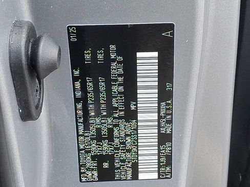 Used 2025 Toyota Sienna XLE image 28