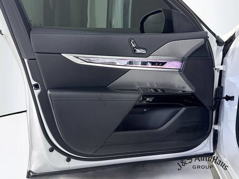 Used 2024 BMW i7 xDrive60 AWD/4WD image 23