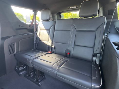 Used 2025 Chevrolet Suburban Premier AWD/4WD image 7