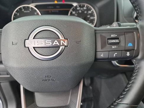 Used 2025 Nissan Rogue SV FWD image 29