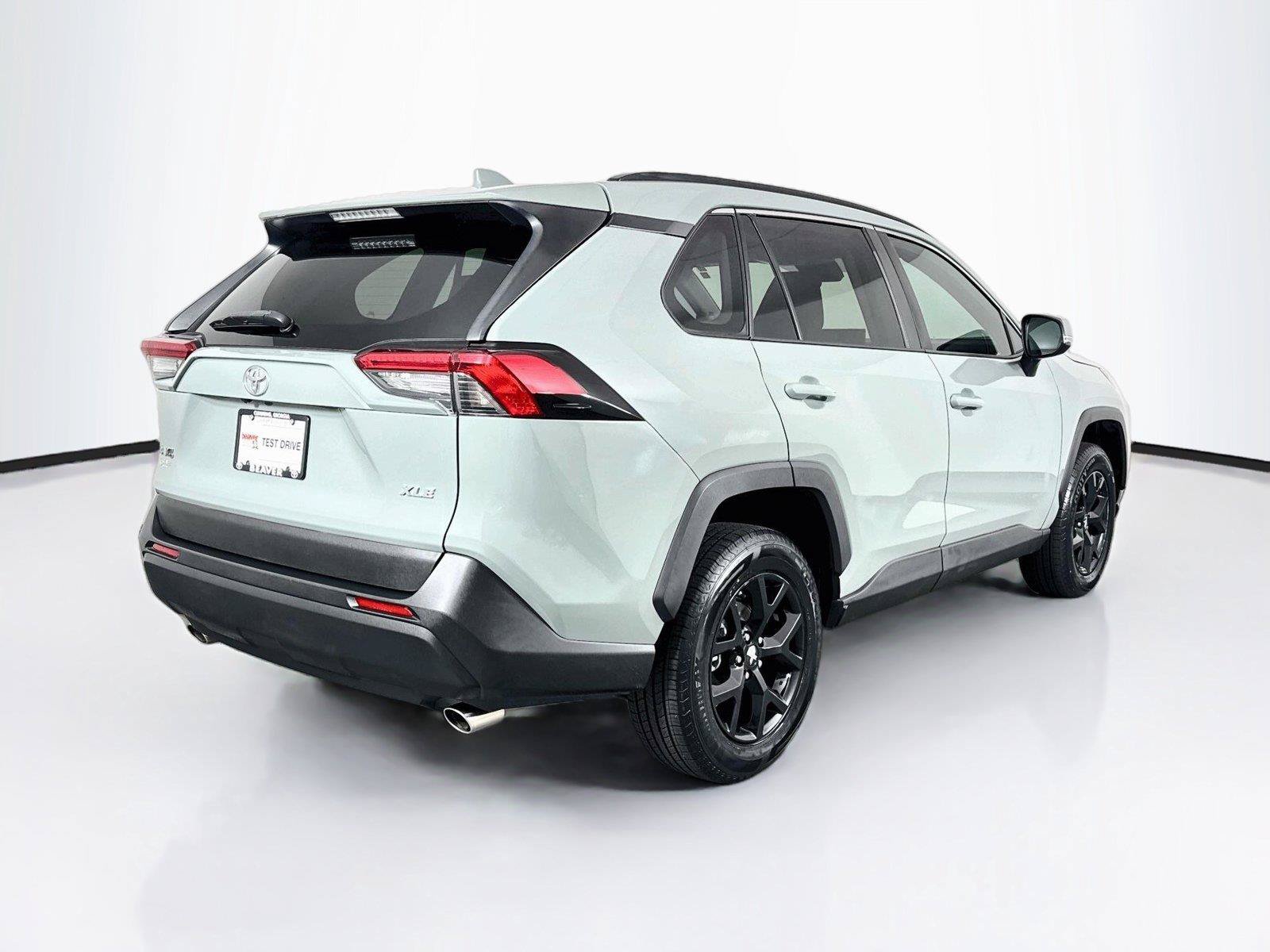 Used 2019 Toyota RAV4 XLE w/ Convenience Package FWD image 2