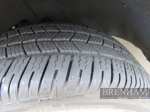 Used 2018 GMC Yukon SLT w/ Premium Edition image 11