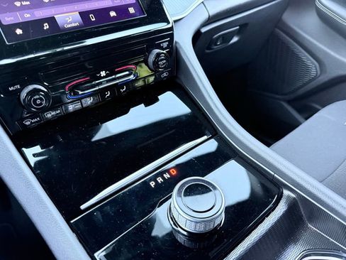 Used 2025 Jeep Grand Cherokee Laredo X w/ Trailer Tow Package image 21