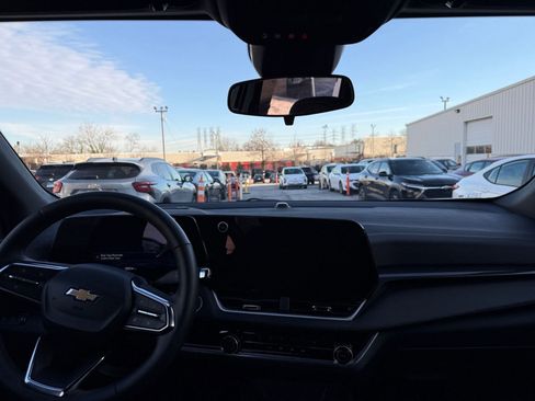 Used 2025 Chevrolet Equinox LT image 18