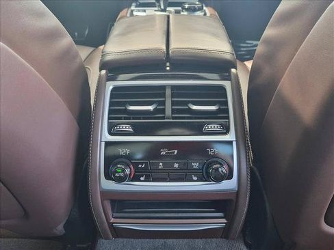 Used 2022 BMW 750Li xDrive AWD/4WD image 17