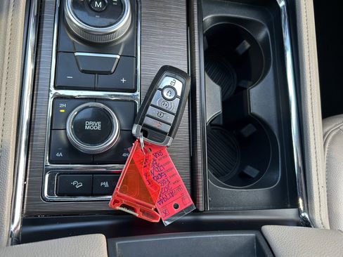 Used 2024 Ford Expedition Max Limited image 34