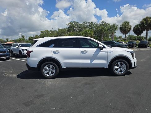 New 2026 Kia Sorento LX FWD image 9