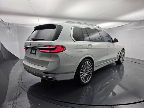Used 2025 BMW X7 xDrive40i w/ Premium Package AWD/4WD image 4