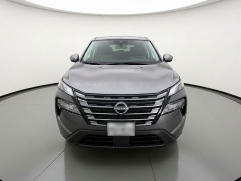 Used 2025 Nissan Rogue SV image 2