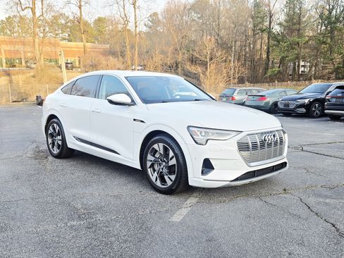 Used 2020 Audi e-tron Premium Plus image 7