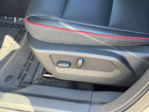 Used 2022 Buick Envision Essence w/ Technology Package II image 17