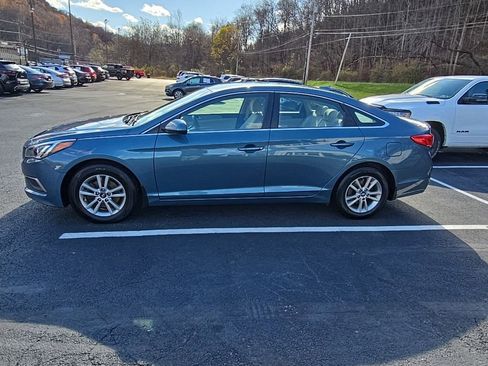 Used 2017 Hyundai Sonata SE image 2