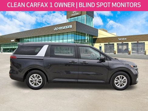Used 2024 Kia Carnival LX FWD image 4