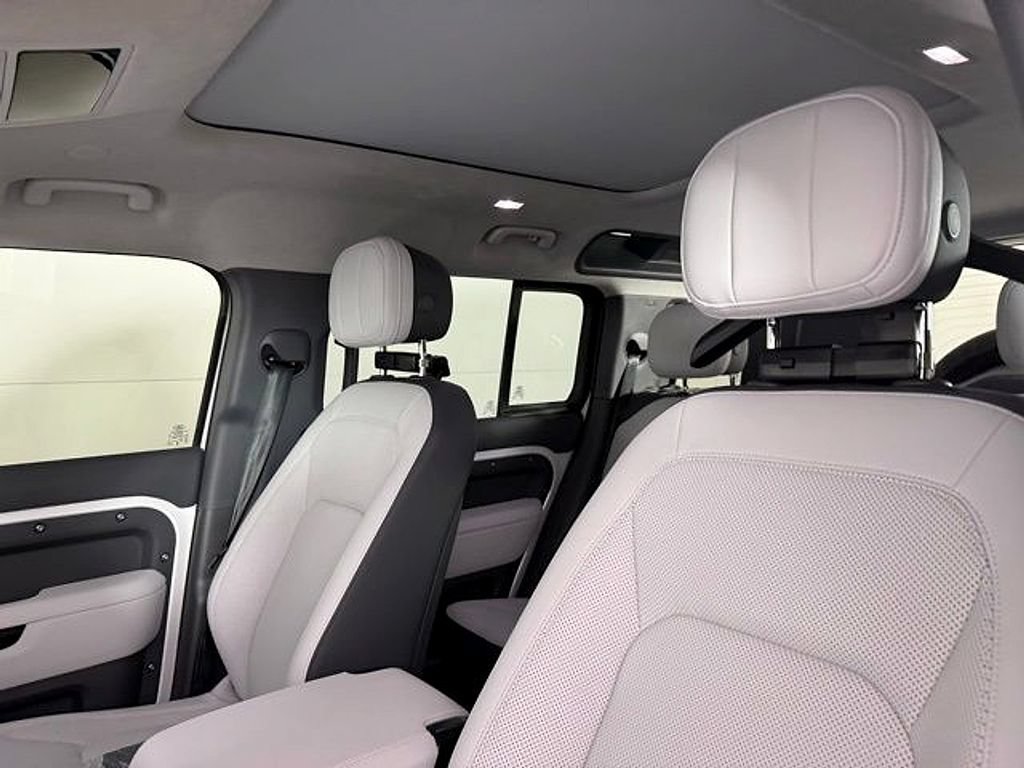 New 2026 Land Rover Defender 110 V8 AWD/4WD image 18