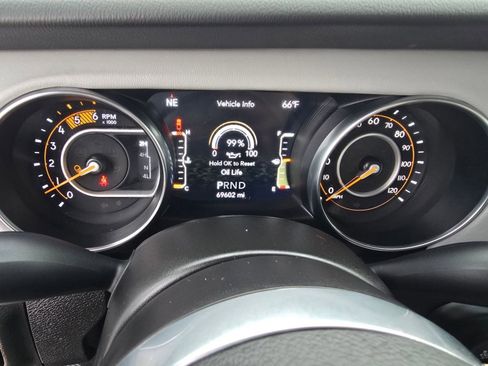 Used 2023 Jeep Gladiator Overland image 16