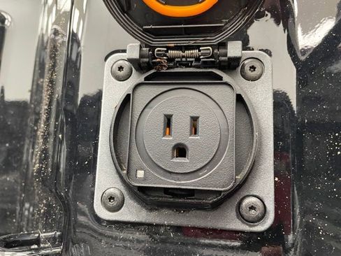 Used 2024 Chevrolet Silverado 1500 LT w/ Z71 Off-Road Package image 13