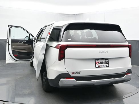 Used 2025 Kia Carnival FWD image 58