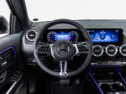 New 2025 Mercedes-Benz GLA 250 4MATIC image 18