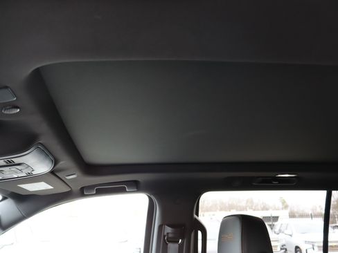 Used 2022 Chevrolet Suburban High Country image 21