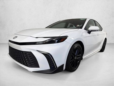Used 2025 Toyota Camry SE w/ Convenience Package FWD image 7