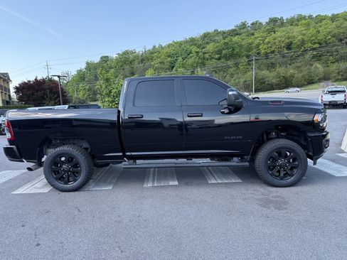 Used 2024 RAM 2500 Big Horn w/ Night Edition AWD/4WD image 4
