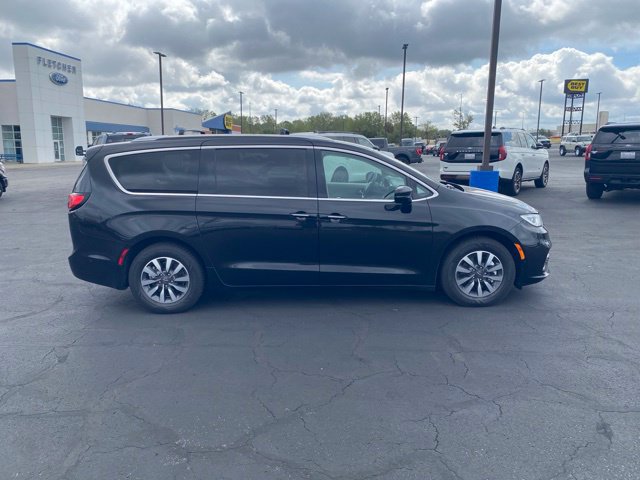 Used 2021 Chrysler Pacifica Touring-L FWD image 7