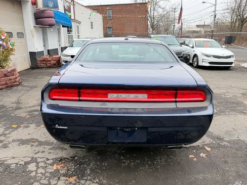 Used 2014 Dodge Challenger SXT RWD image 10