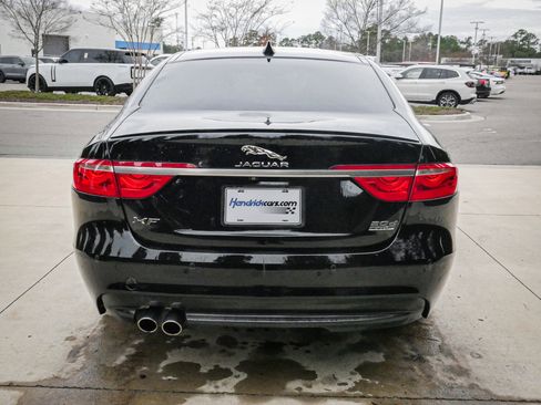 Used 2018 Jaguar XF R-Sport image 10