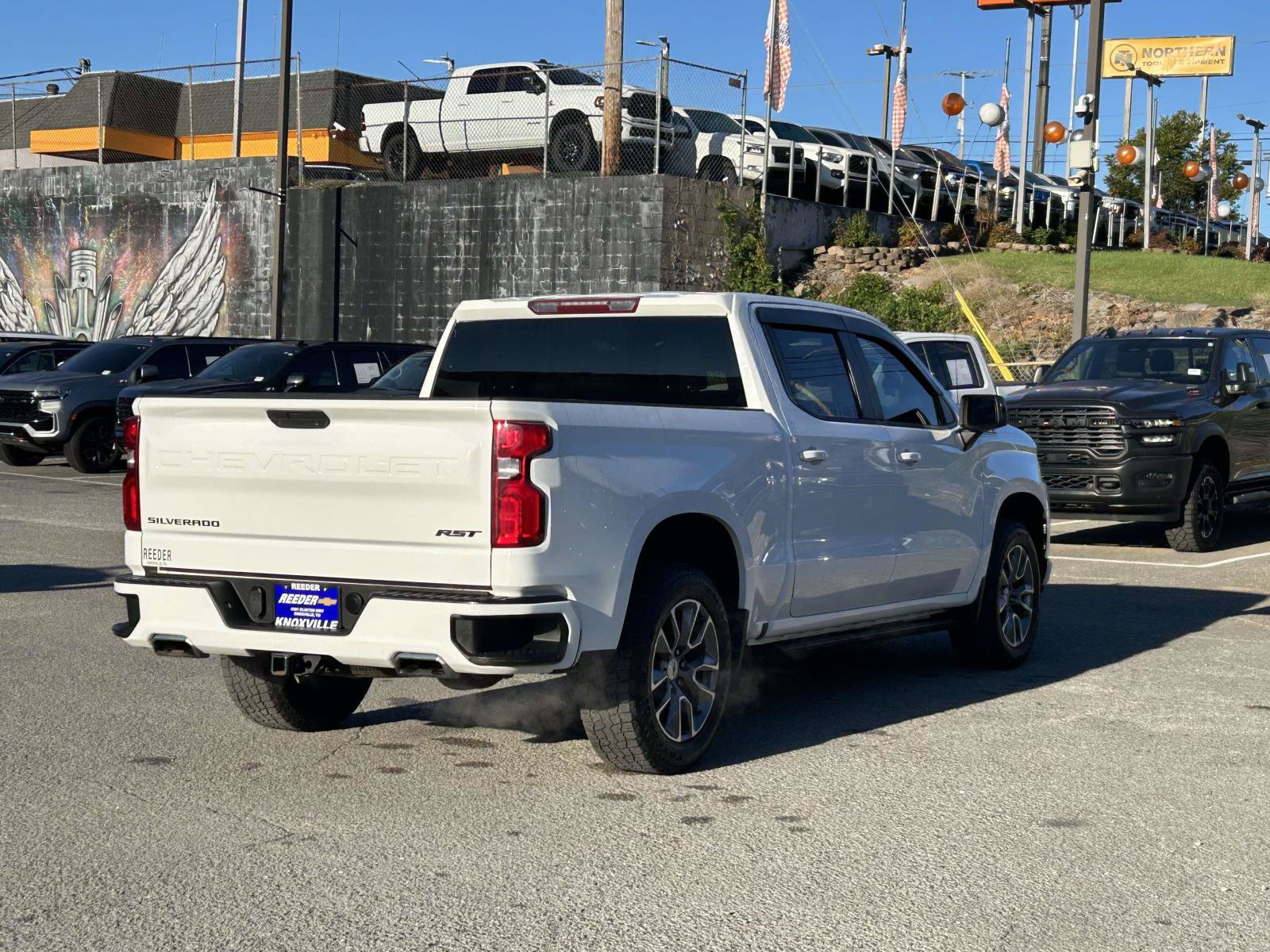 Used 2022 Chevrolet Silverado 1500 RST w/ Z71 Off-Road Package AWD/4WD image 7