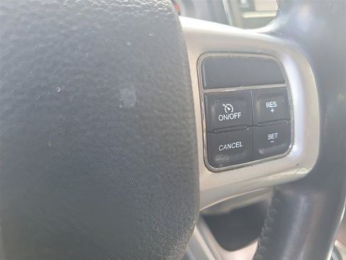 Used 2018 Dodge Journey SE w/ Connectivity Group FWD image 17